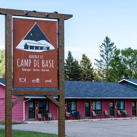 Auberge De Jeunesse Le Camp De Base LʼAnse-Saint-Jean Eksteriør billede